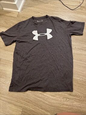 Under Armour men’s Black Short-Sleeve Logo Tee